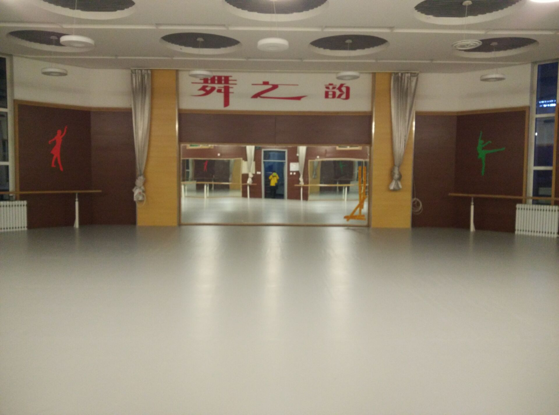舞蹈地胶+舞蹈木地板成功案例之北京大学附属小学石景山学校